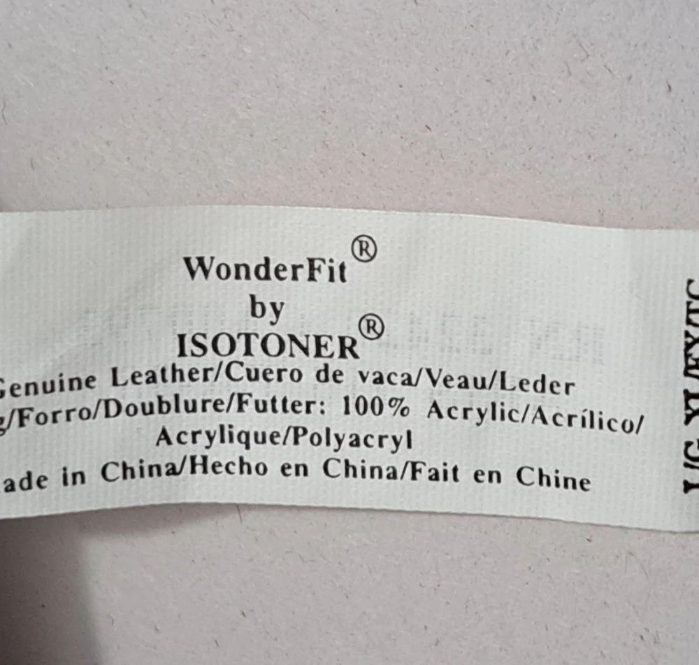Isotoner Wonder Fit Women's Genuine Leather Gloves